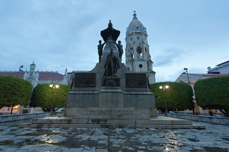 20101201_185539 D3.jpg - Plaza Bolivar